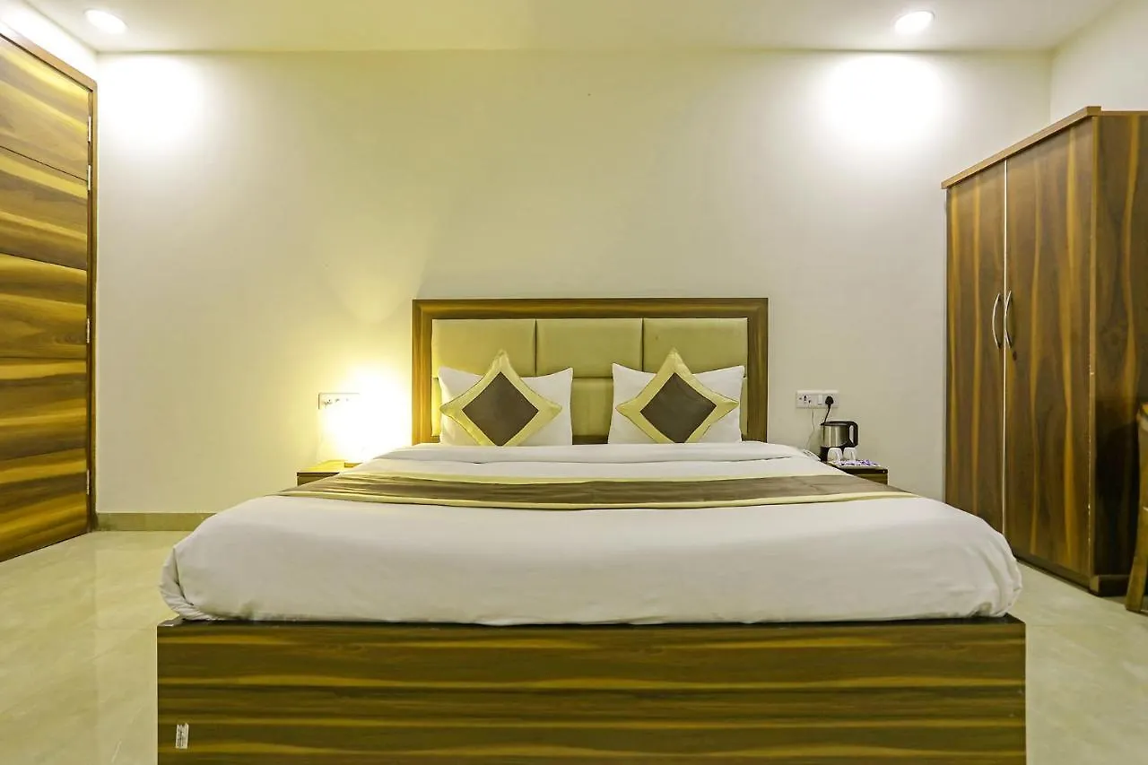 Fabhotel White House Bnb - Nr Yashobhoomi Convention Centre Delhi  3*, Delhi (National Capital Territory of India) India