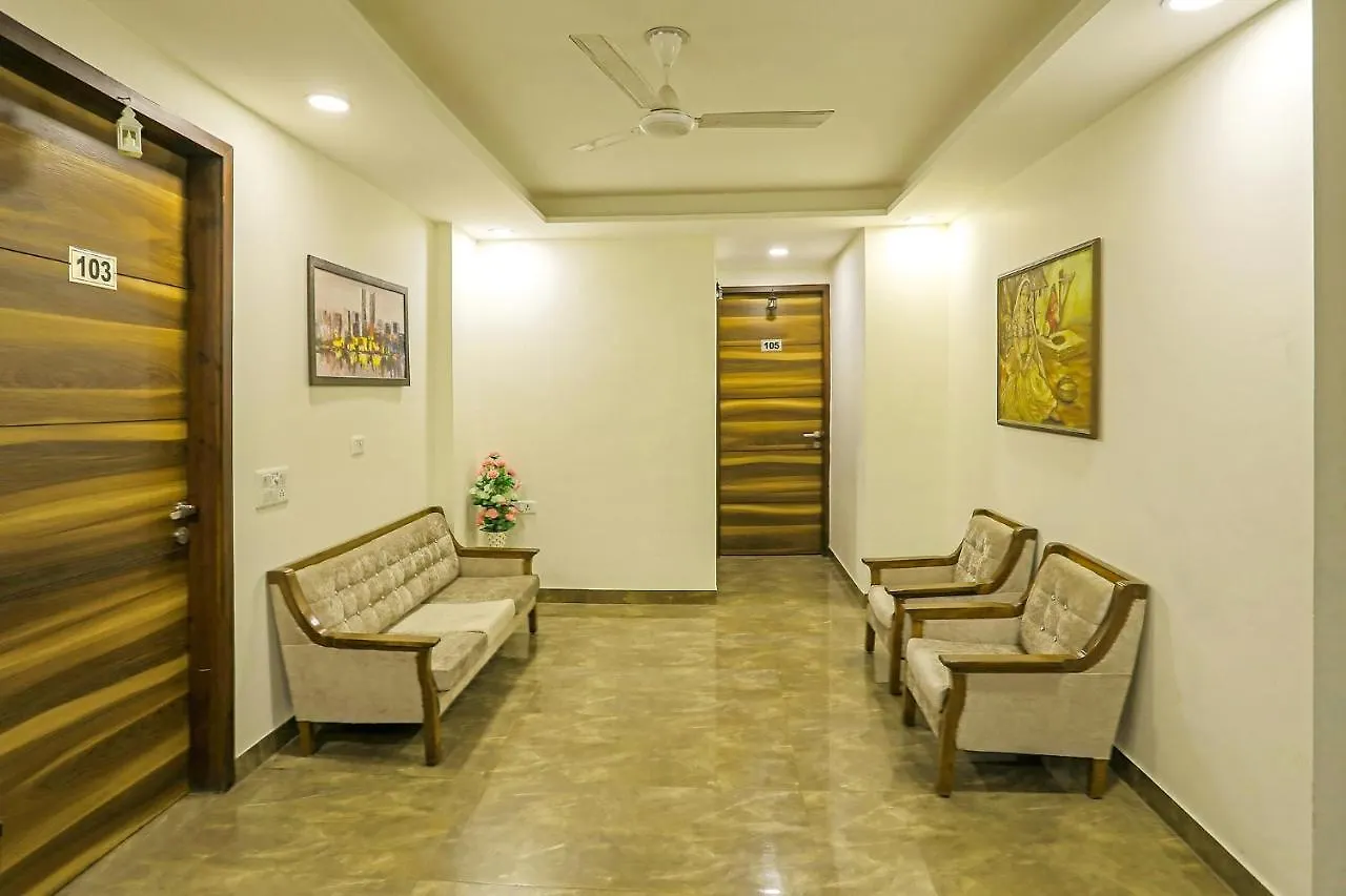 Fabhotel White House Bnb - Nr Yashobhoomi Convention Centre Delhi  Hotel