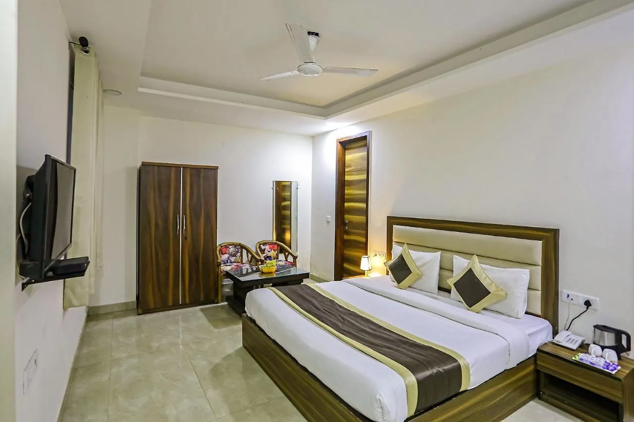 Fabhotel White House Bnb - Nr Yashobhoomi Convention Centre Delhi