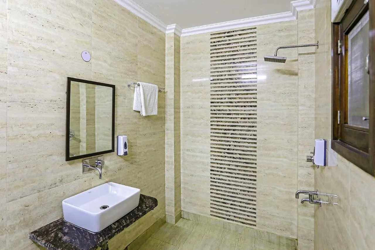 Fabhotel White House Bnb - Nr Yashobhoomi Convention Centre Delhi